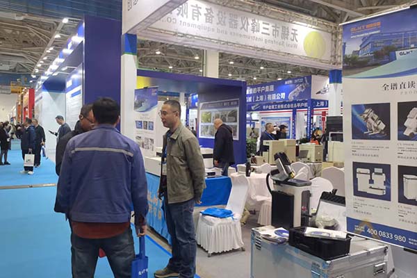 为嘉宾介绍我司产品