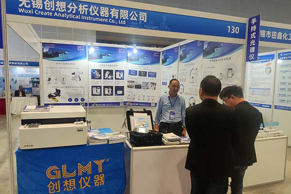 为到访嘉宾展示我司优质产品